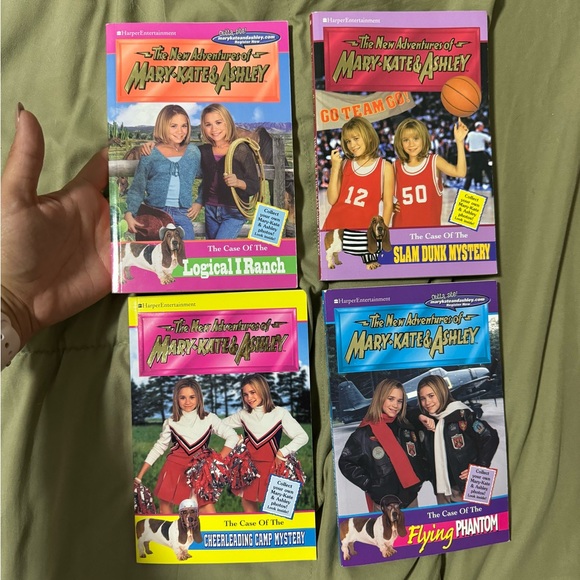 The New Adventures of Mary-Kate & Ashley Book Lot (4 Books) - Picture 9 of 10